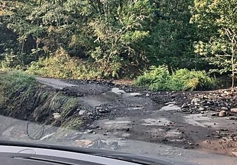 Imagen secundaria 1 - Imagen del estado de la carretera entre Arnado y el cruce para acceder a Oencia.