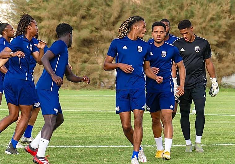 Imagen principal - Rally Cabral durante la convocatoria con la selección de Cabo Verde en el año 2021.