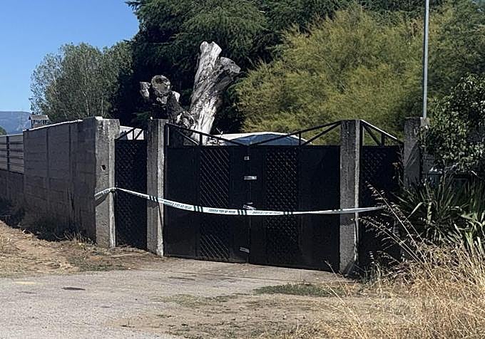 Puerta de acceso a la vivienda donde ocurrieron los hechos.
