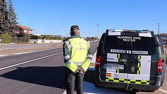 Al menos tres heridos en un accidente entre dos vehículos en Carracedelo