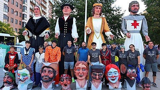 Ponferrada renueva la cara de su tradición: así lucen sus nuevos gigantes y cabezudos