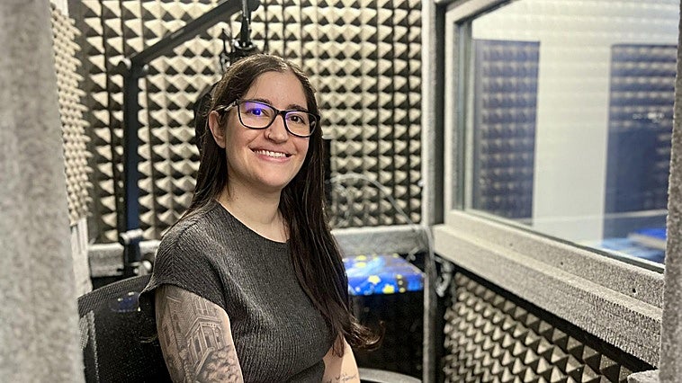 La locutora que narra audiolibros desde Ponferrada: «No hay ni música ni efectos, la dificultad es transmitirlo todo con la voz»