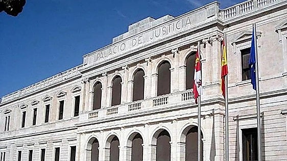 Confirman cuatro años y medio de prisión para un hombre por agredir sexualmente a la hija de su pareja en el Bierzo