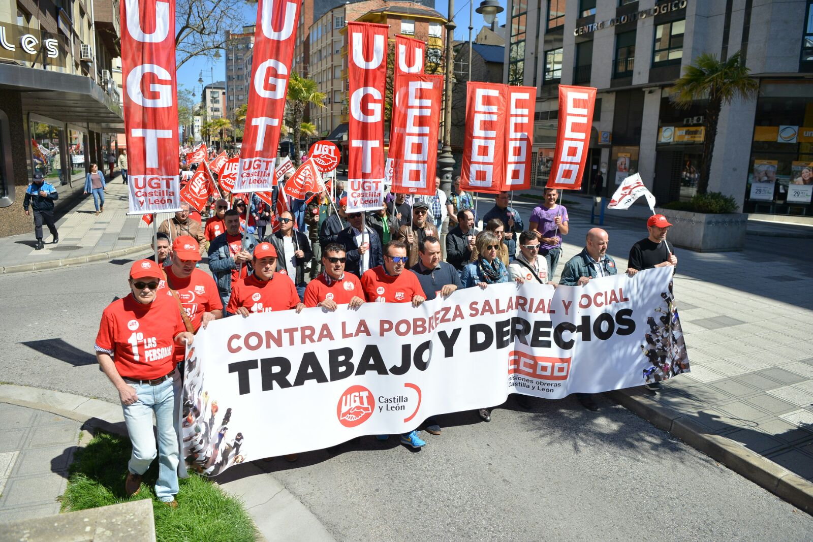 La cabecera de la manifestación del Día del Trabajo, a la que se han sumado unas 800 personas.