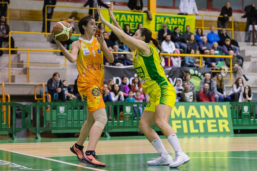 Dragana Svitlica, de naranja, es el nuevo fichaje del Embutidos Pajariel.