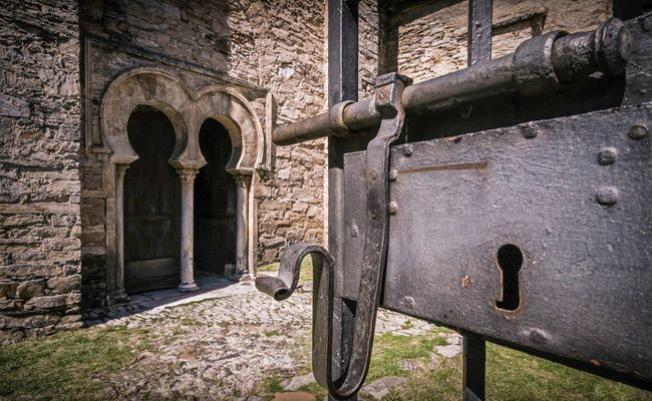 Iglesia de Santiago de Peñalba. 