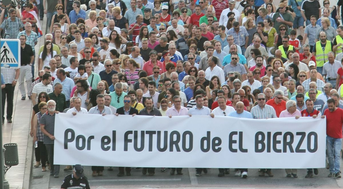 Más de un millar de personas se han dado cita en la manifestación.