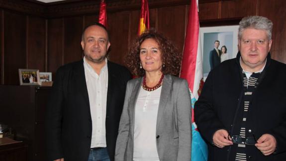 Gerardo Álvarez Courel, Gloria Fernández y Ricardo Miranda, durante la reunión celebrada este martes