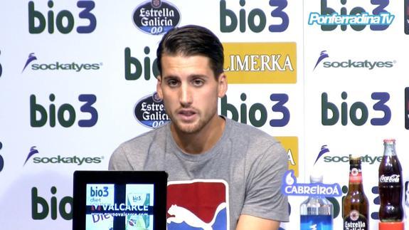 Juanto, durante su presentación con la Ponferradina.