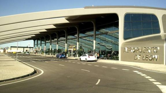 El aeropuerto leonés registra su peor dato de la última década.