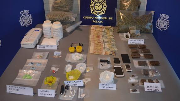 Drogas y material incautado.