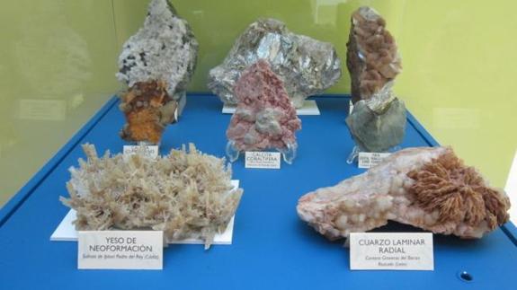 Selección de minerales de Aragonito Azul en el Museo Alto Bierzo.