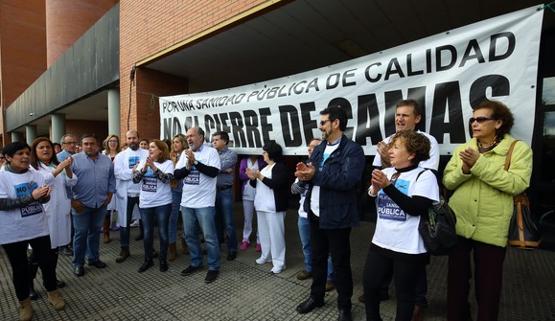 Concentración de la Plataforma en defensa de la Sanidad Pública del Bierzo y Laciana ante el Hospital del Bierzo de Ponferrada.