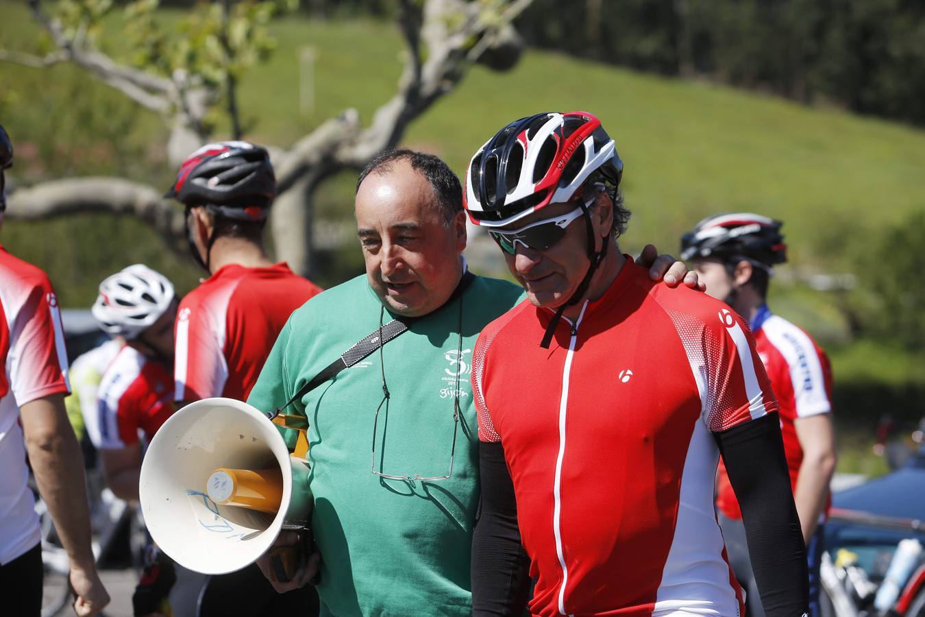 Homenaje a Carlos Barredo sobre dos ruedas