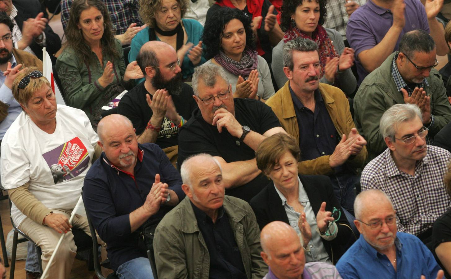 Willy Meyer participa en un acto de campaña de IU en Gijón