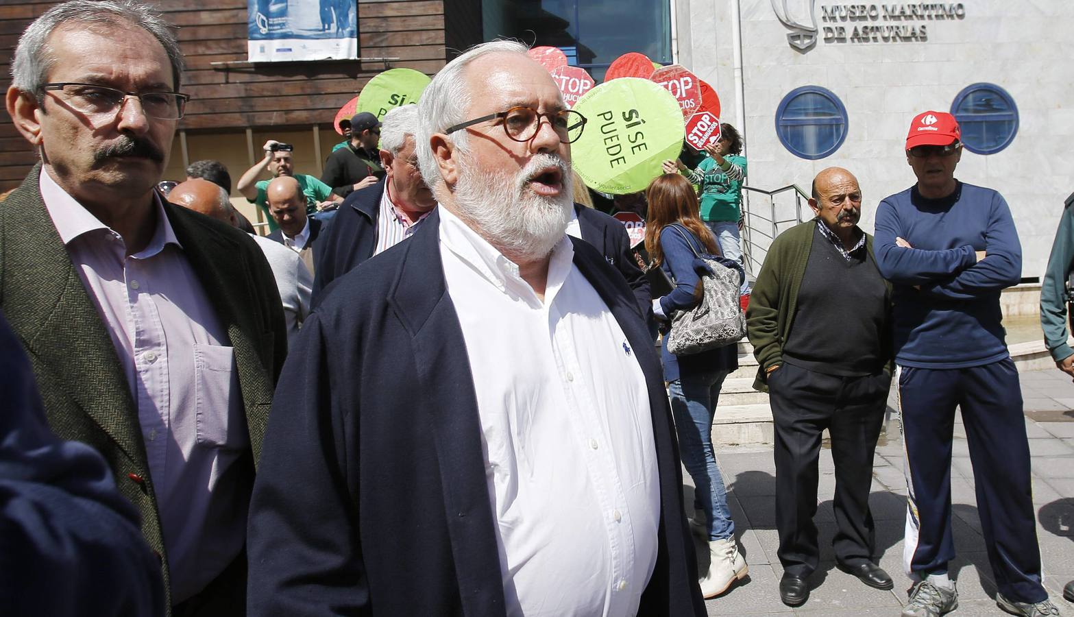 Cañete, entre protestas en Asturias