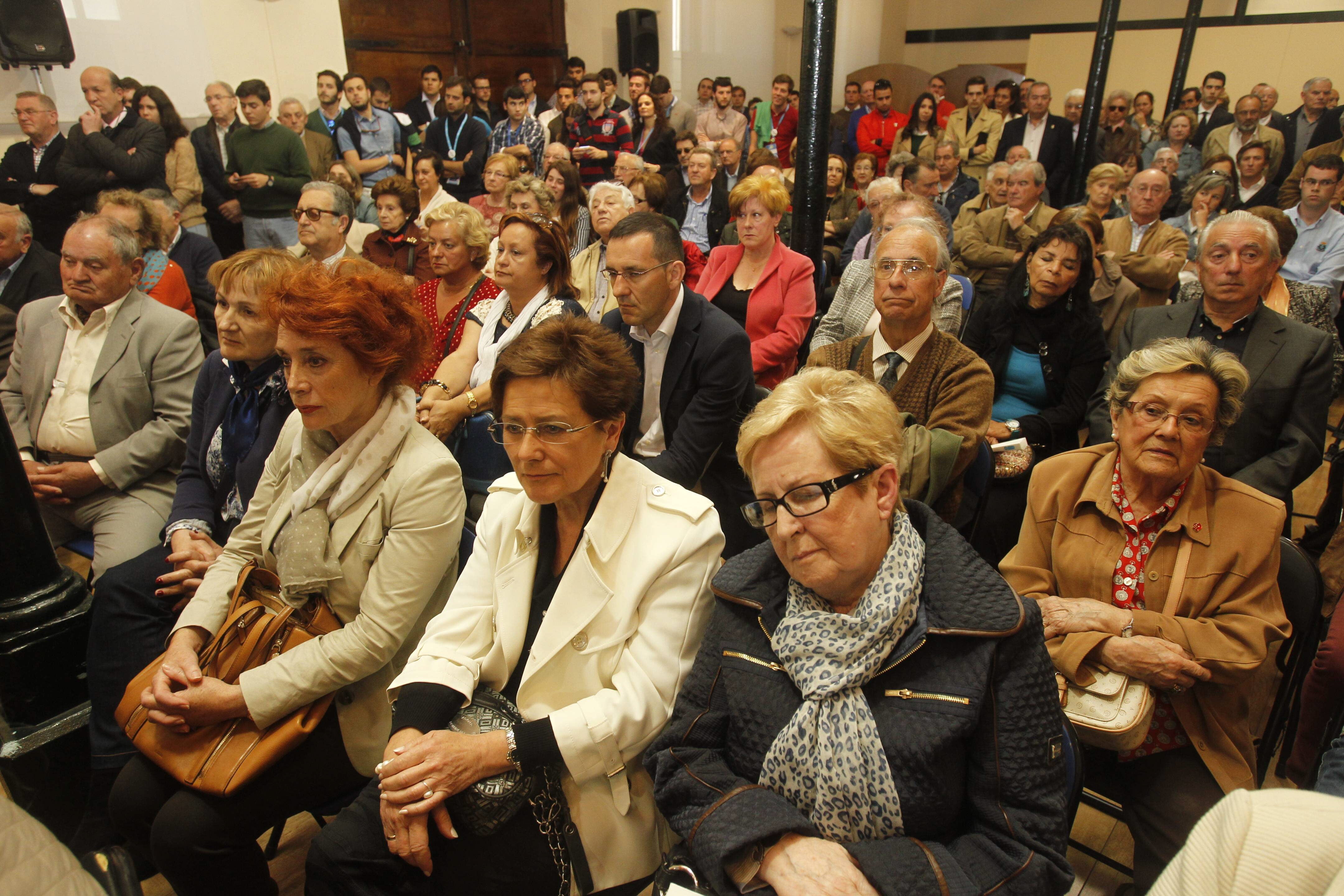 Mitin de Arias Cañete en Oviedo