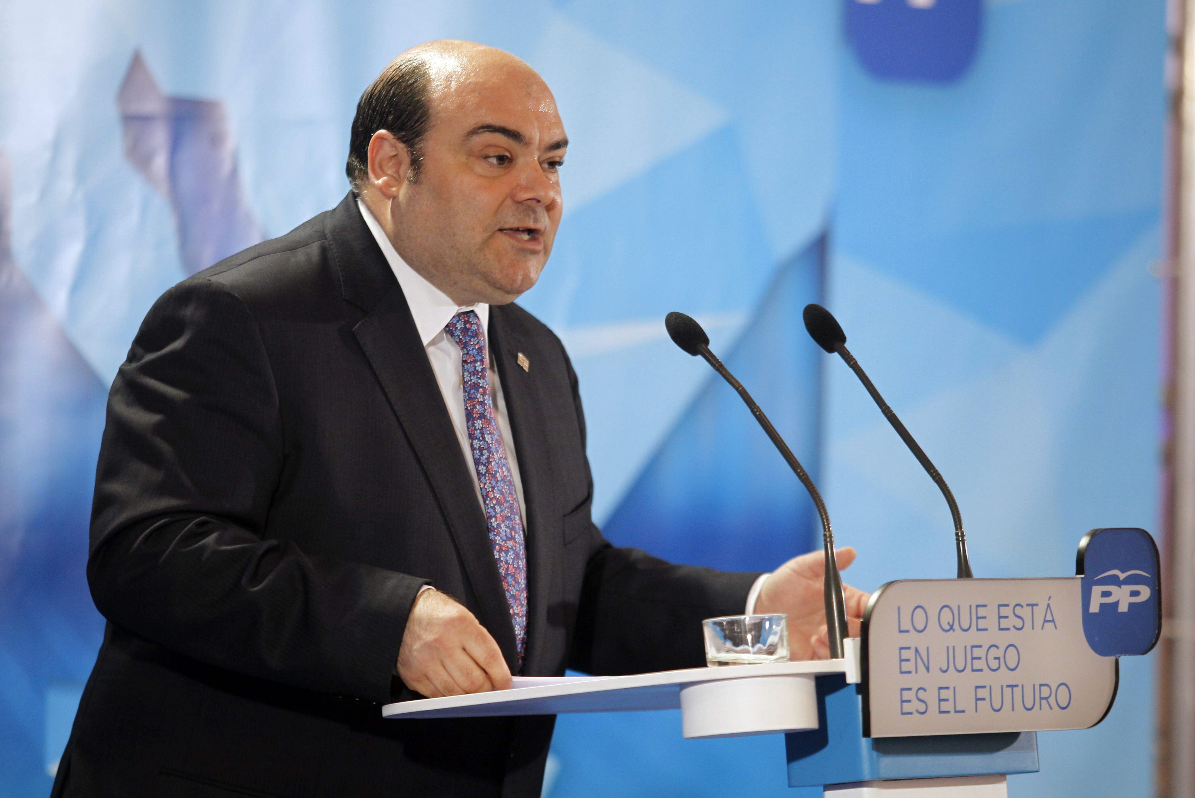 Mitin de Arias Cañete en Oviedo