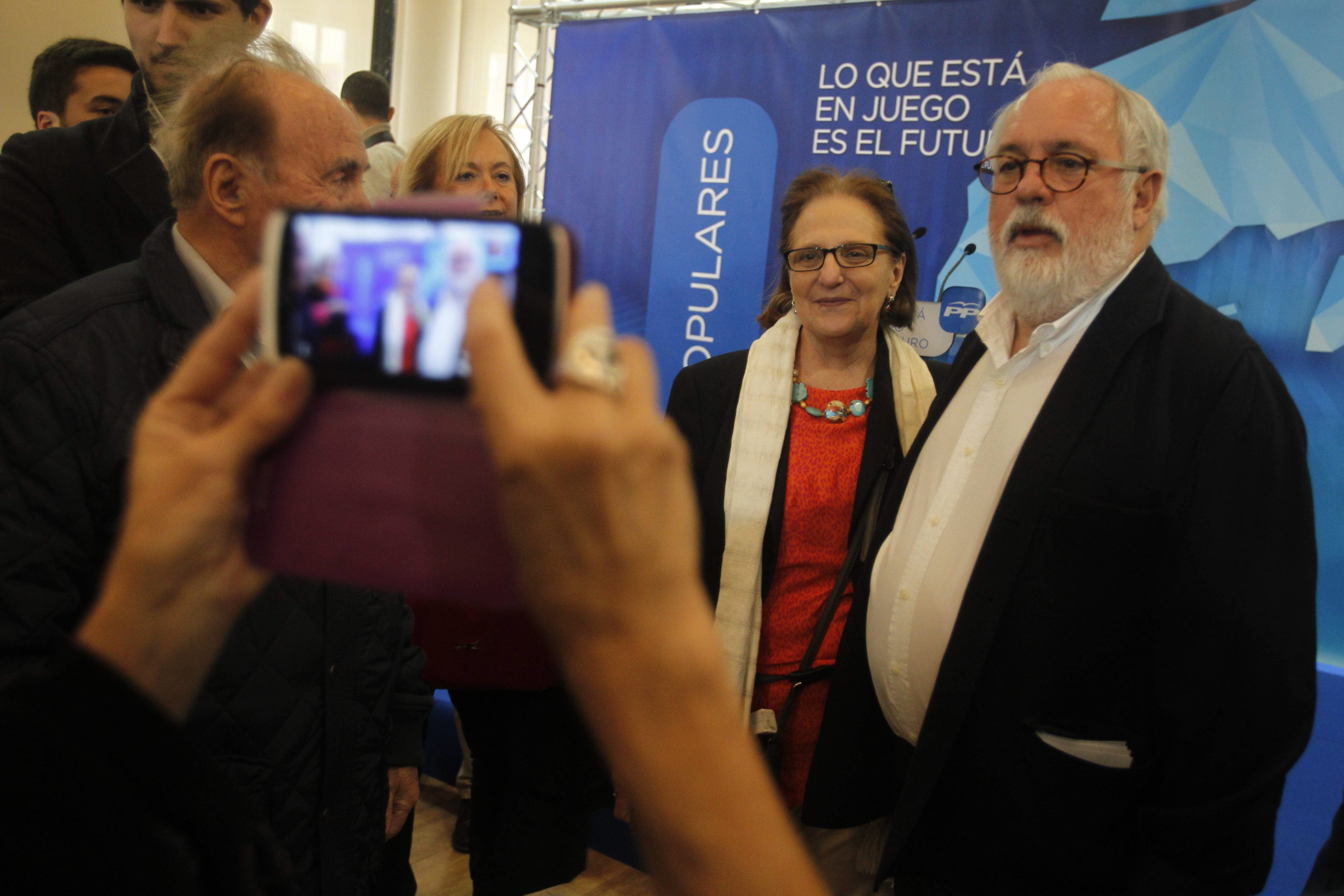 Mitin de Arias Cañete en Oviedo