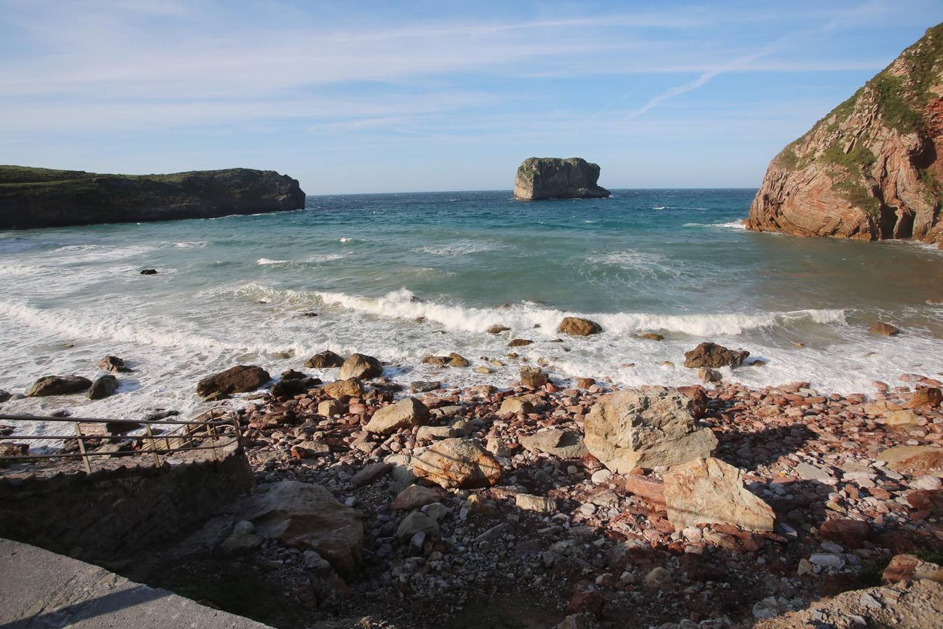 Playa de Ballota en Llanes
