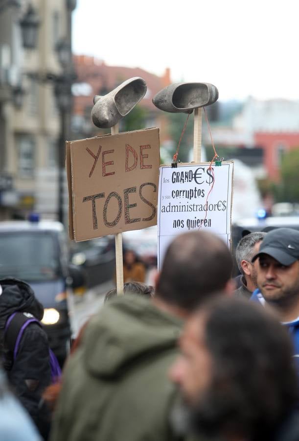 Manifestación en Oviedo en defensa de La Madreña