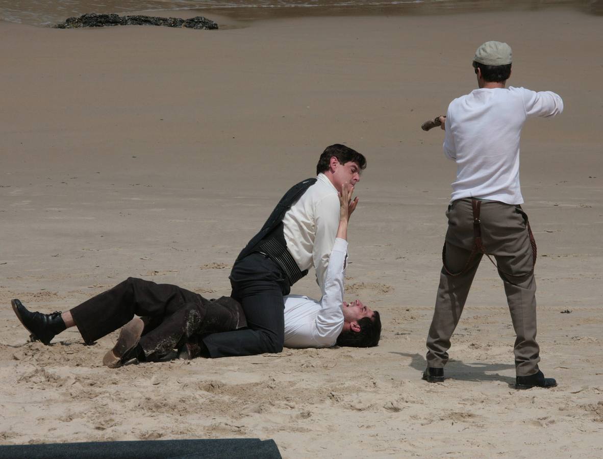 'La señora', en Llanes. Rodaje de escenas de una pelea en la playa de Borizo.