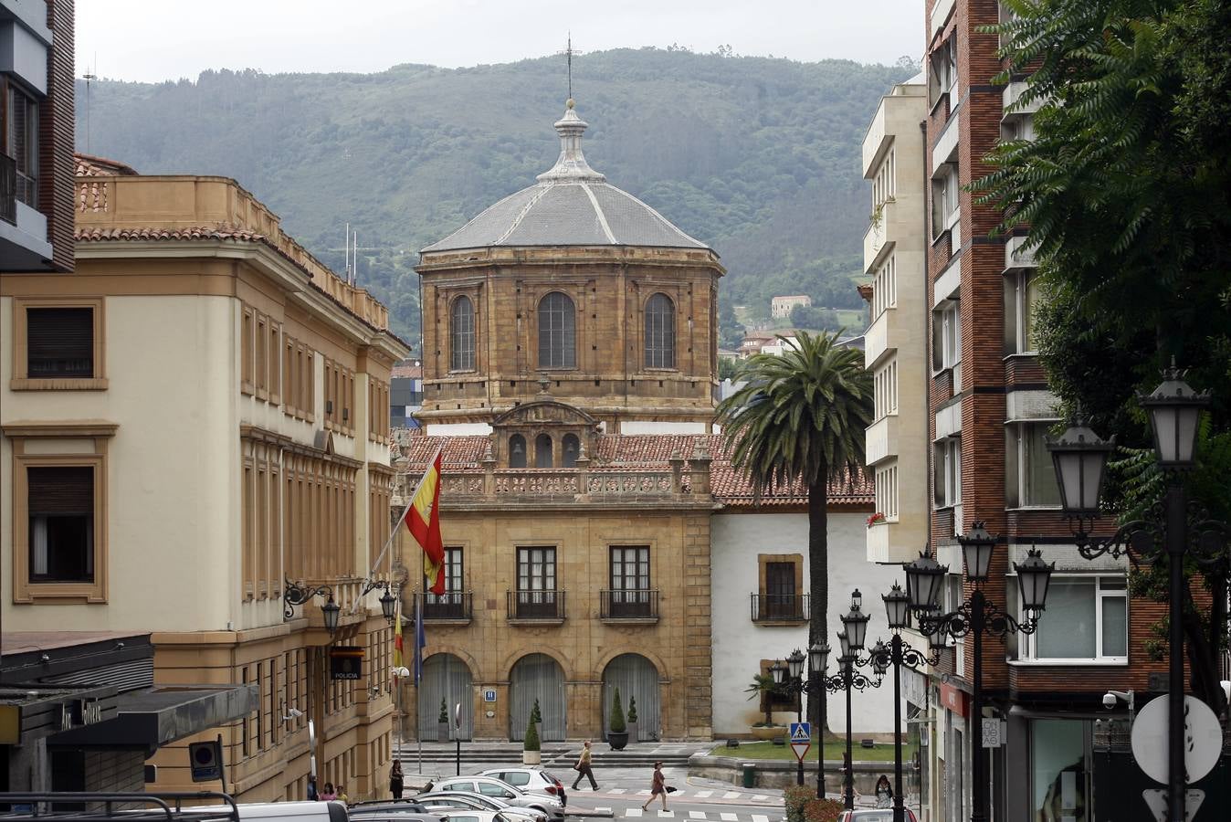 Antiguo hospicio. En 1768, Ventura Rodríguez trazó la capilla, elevada sobre los patios.