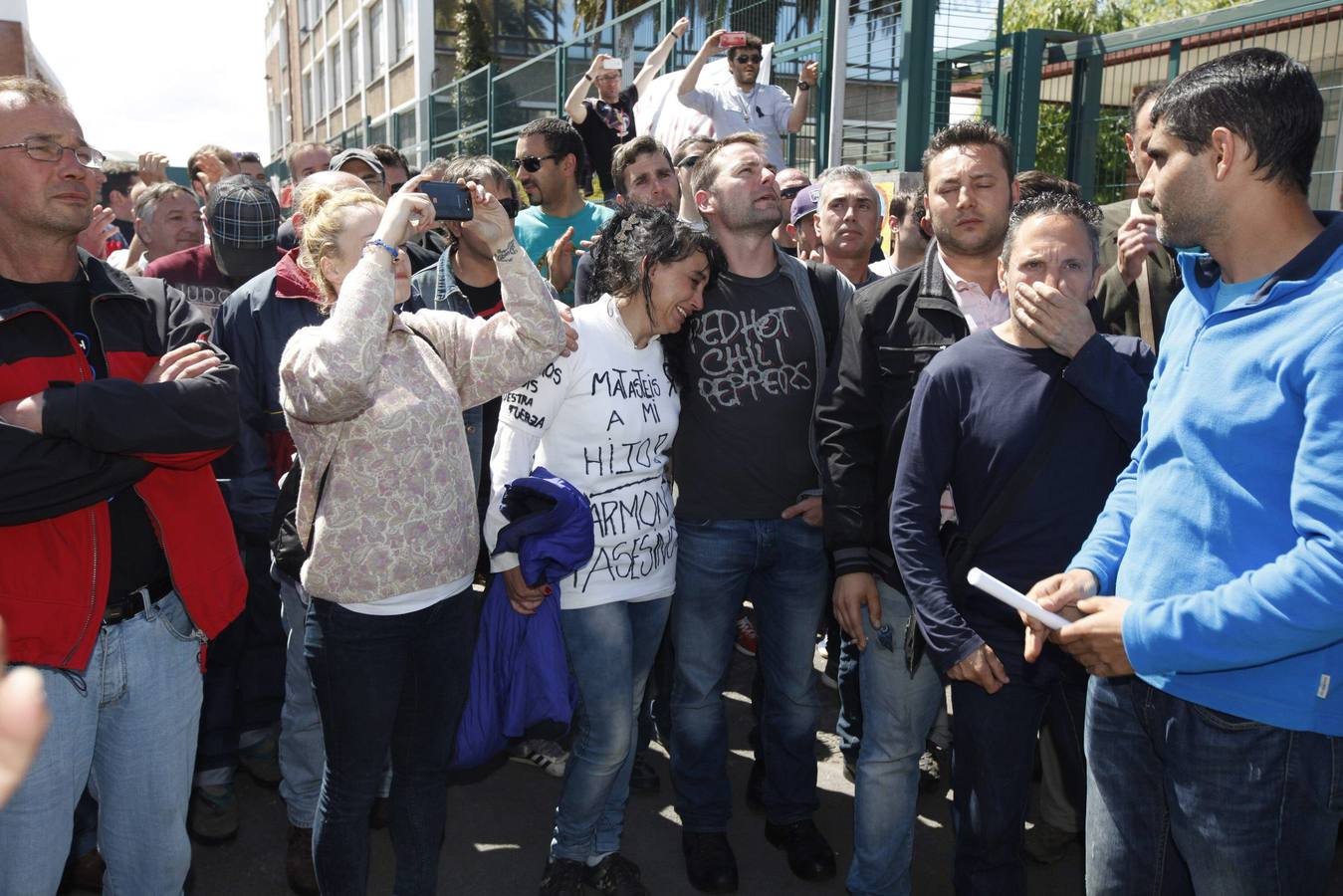 La emocionante asamblea de los trabajadores de Armón, en imágenes