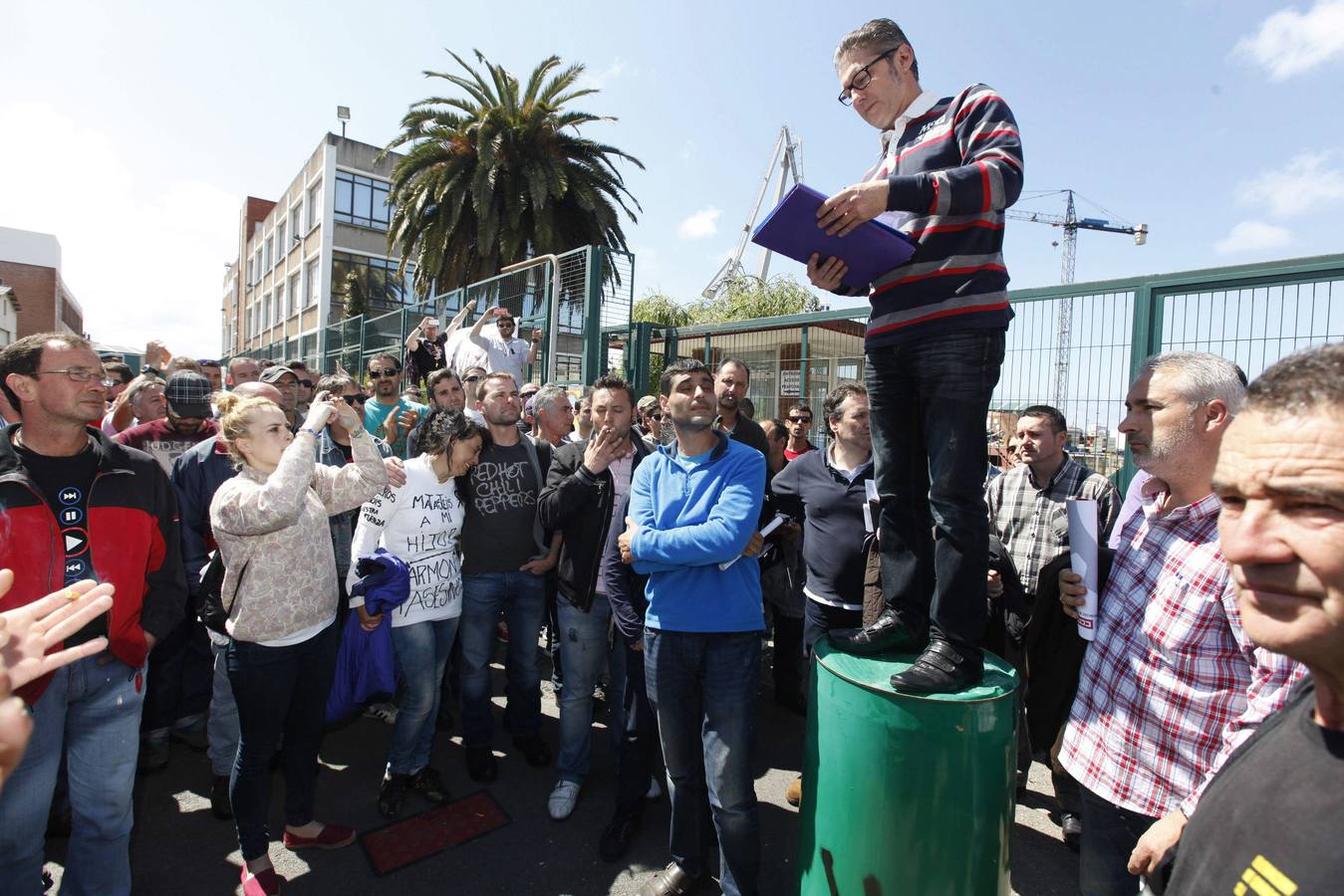 La emocionante asamblea de los trabajadores de Armón, en imágenes