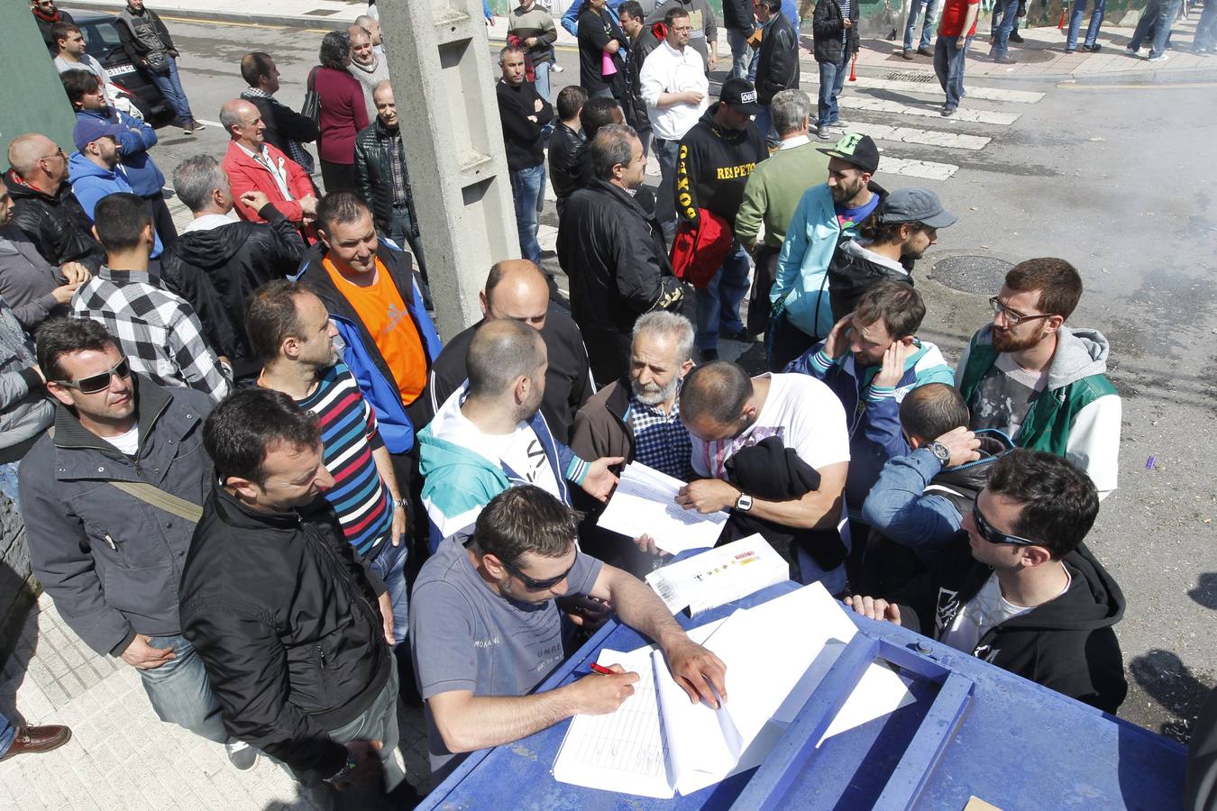 La emocionante asamblea de los trabajadores de Armón, en imágenes