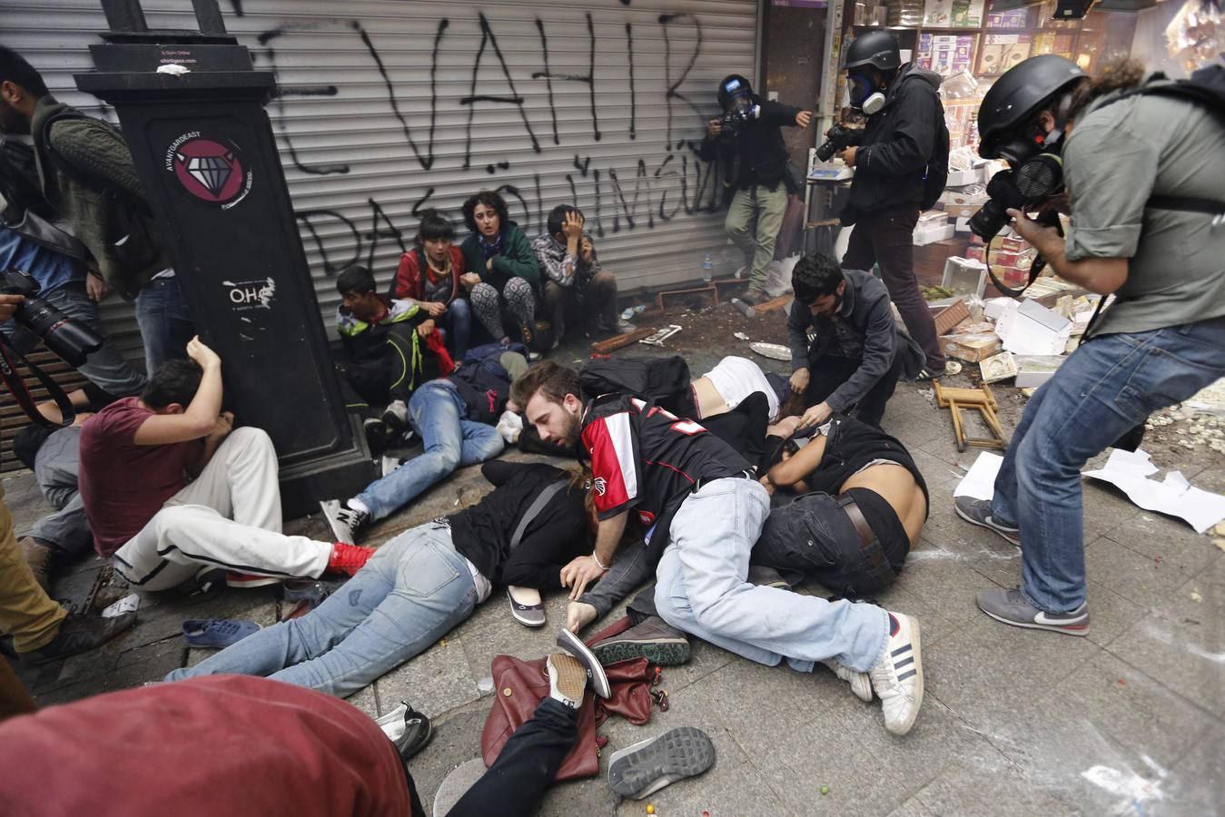 Brutal represión con gas lacrimógeno en Turquía