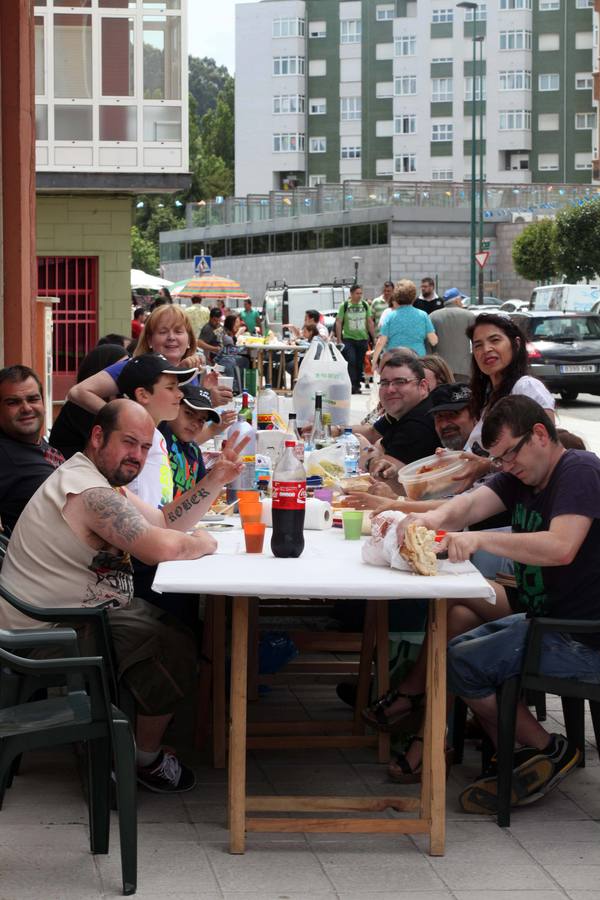 Comida en la calle de las fiestas de Villalegre