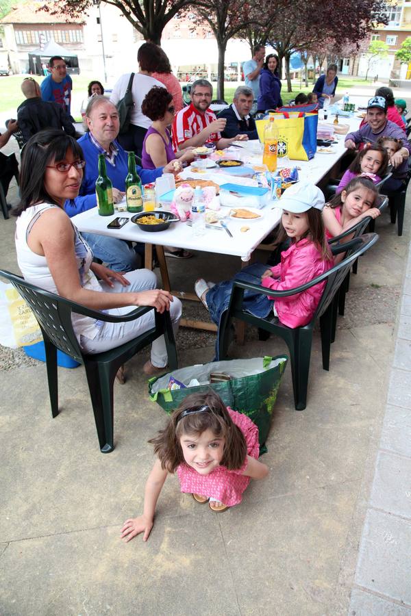 Comida en la calle de las fiestas de Villalegre