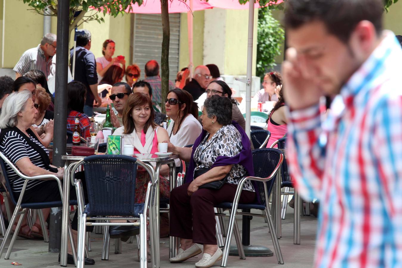 Comida en la calle de las fiestas de Villalegre