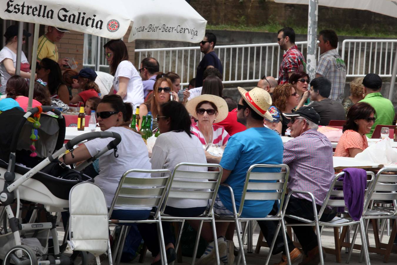 Comida en la calle de las fiestas de Villalegre