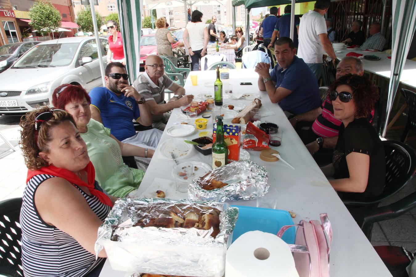 Comida en la calle de las fiestas de Villalegre