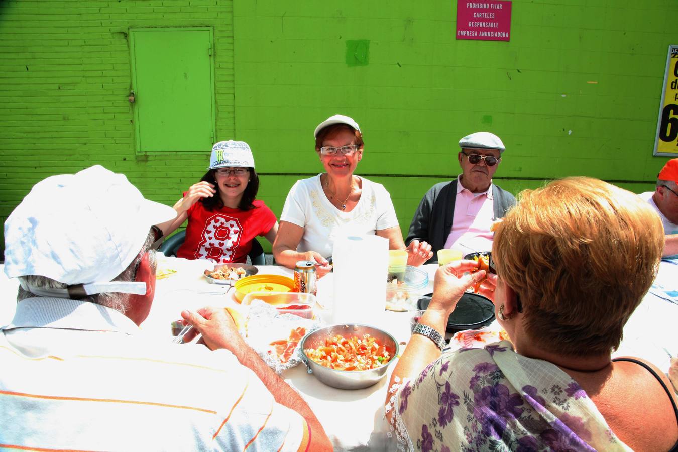 Comida en la calle de las fiestas de Villalegre