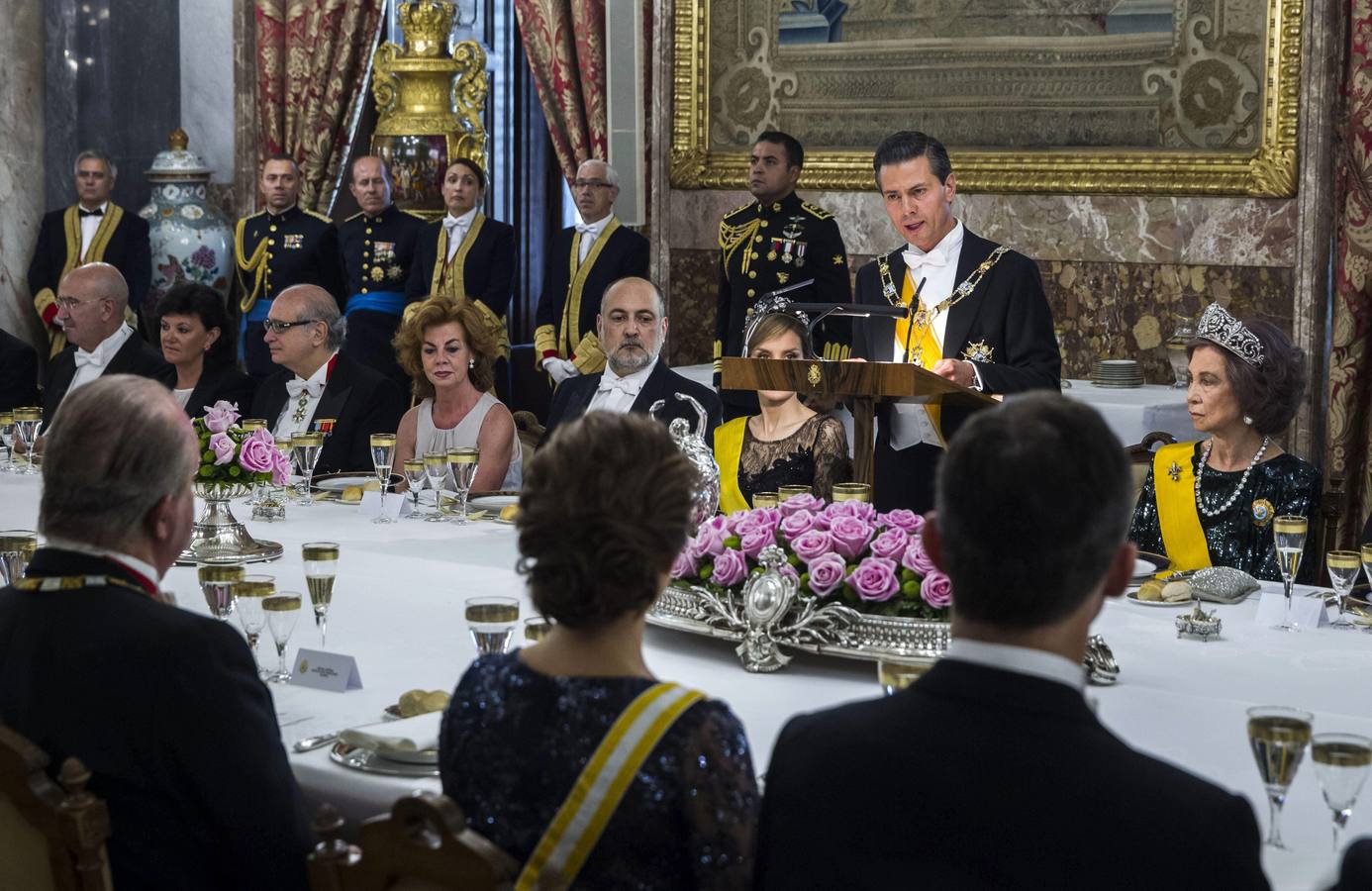 Máxima gala para la última cena con el Rey de anfitrión