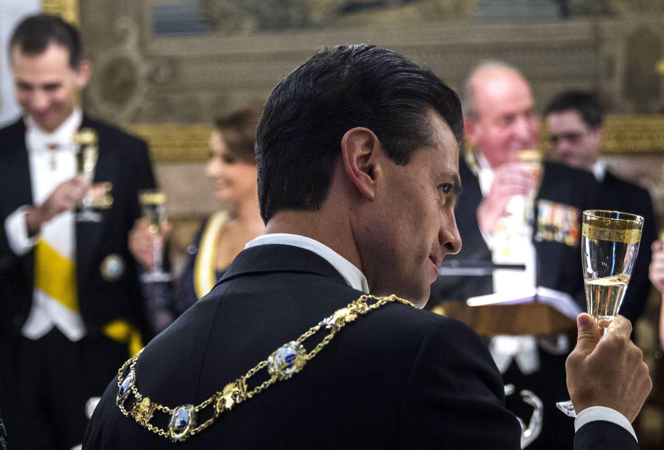 Máxima gala para la última cena con el Rey de anfitrión