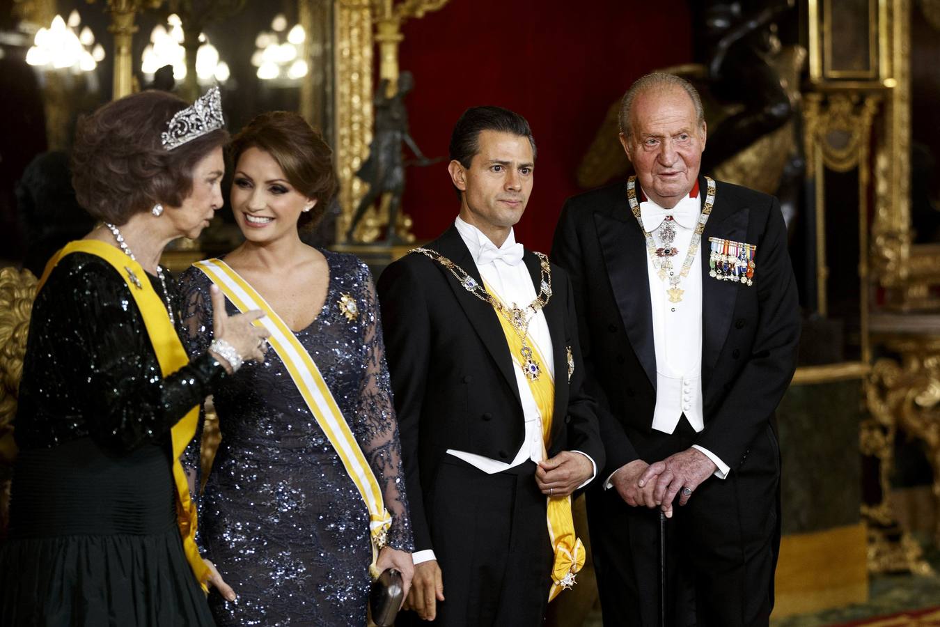 Máxima gala para la última cena con el Rey de anfitrión