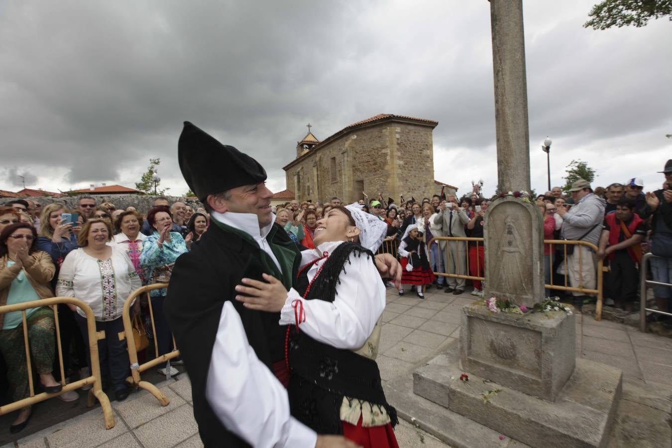 El Rito del Beso, en la Fiesta de El Puchero, en Villalegre