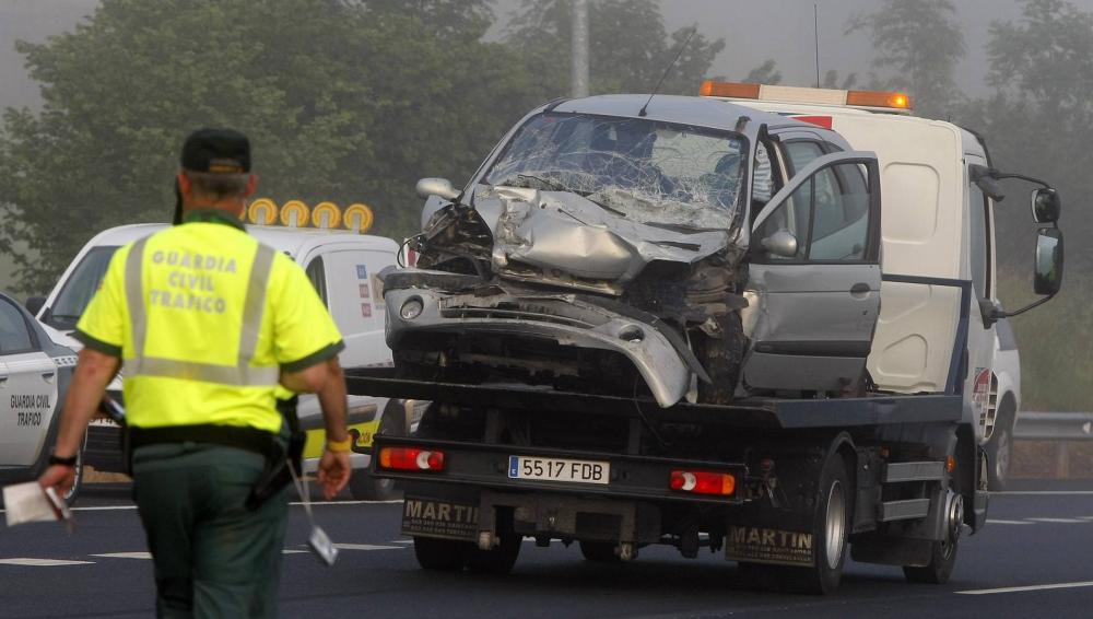 Dos gijoneses muertos en un accidente multiple en Cabezón de la Sal