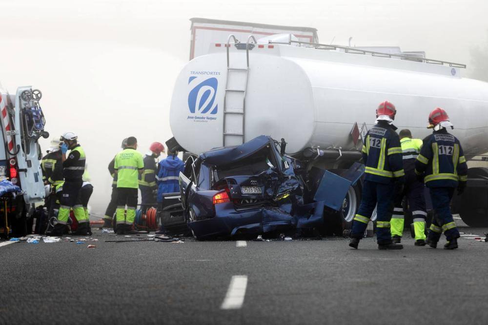 Dos gijoneses muertos en un accidente multiple en Cabezón de la Sal