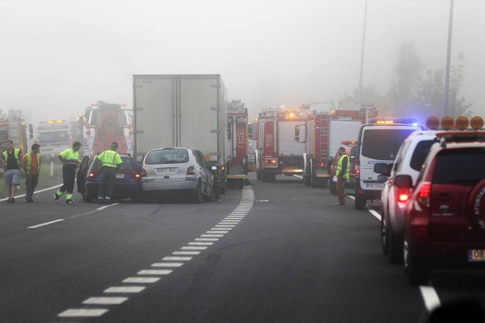 Dos gijoneses muertos en un accidente multiple en Cabezón de la Sal