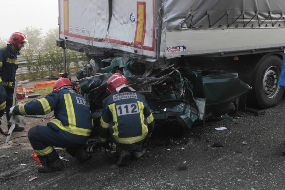 Dos gijoneses muertos en un accidente multiple en Cabezón de la Sal