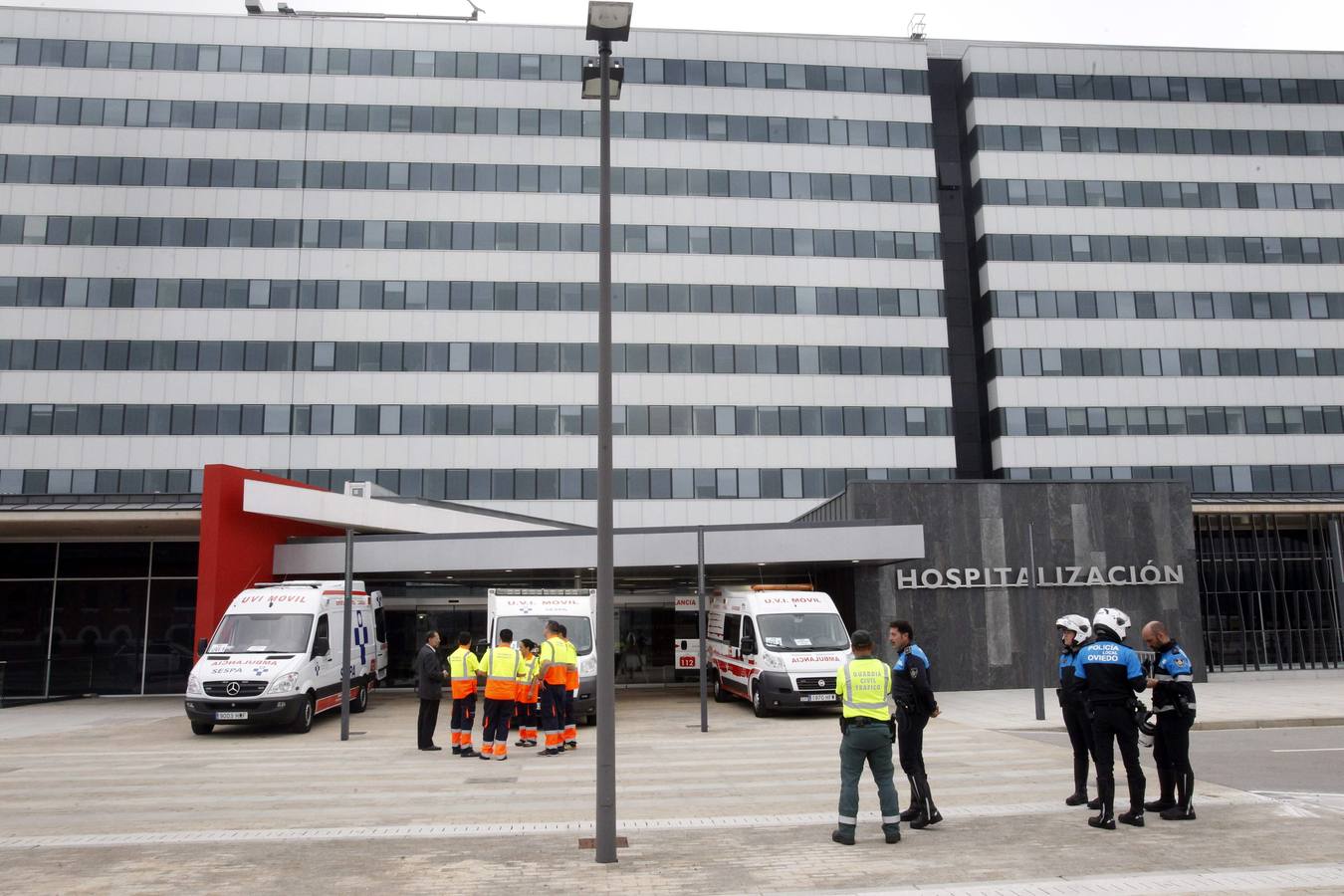 Las imágenes del traslado de los pacientes del viejo hospital al nuevo HUCA