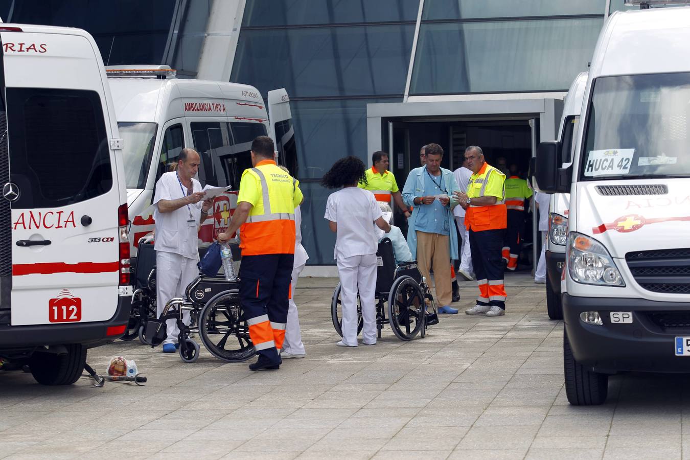 Las imágenes del traslado de los pacientes del viejo hospital al nuevo HUCA