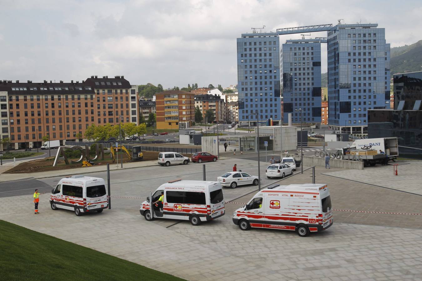 Las imágenes del traslado de los pacientes del viejo hospital al nuevo HUCA
