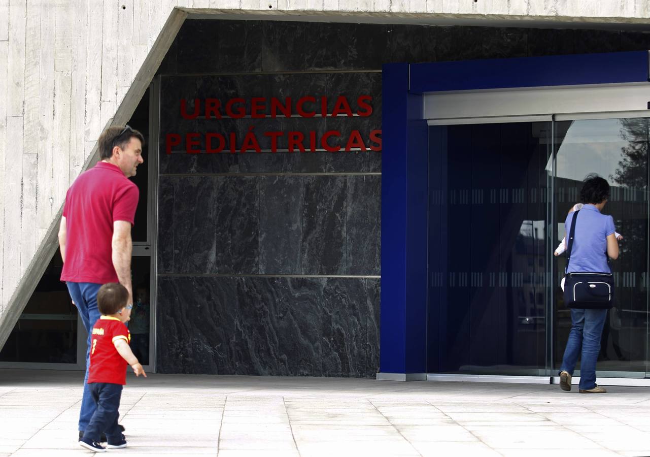 Las imágenes del traslado de los pacientes del viejo hospital al nuevo HUCA