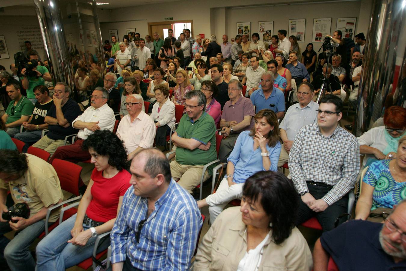 Pedro Sánchez recaba apoyos en Gijón